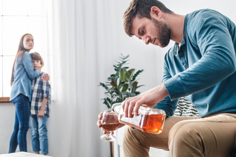 Read more about the article Dzieci alkoholików. Czym jest syndrom DDA?